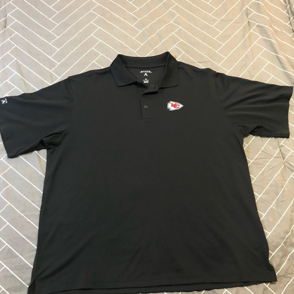XL men’s Chiefs polo!